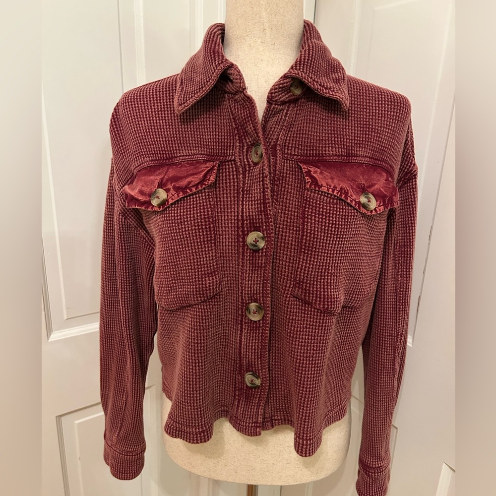 BAGATELLE COLLECTION Burgundy‎ Waffle Knit Cropped Shacket Size S